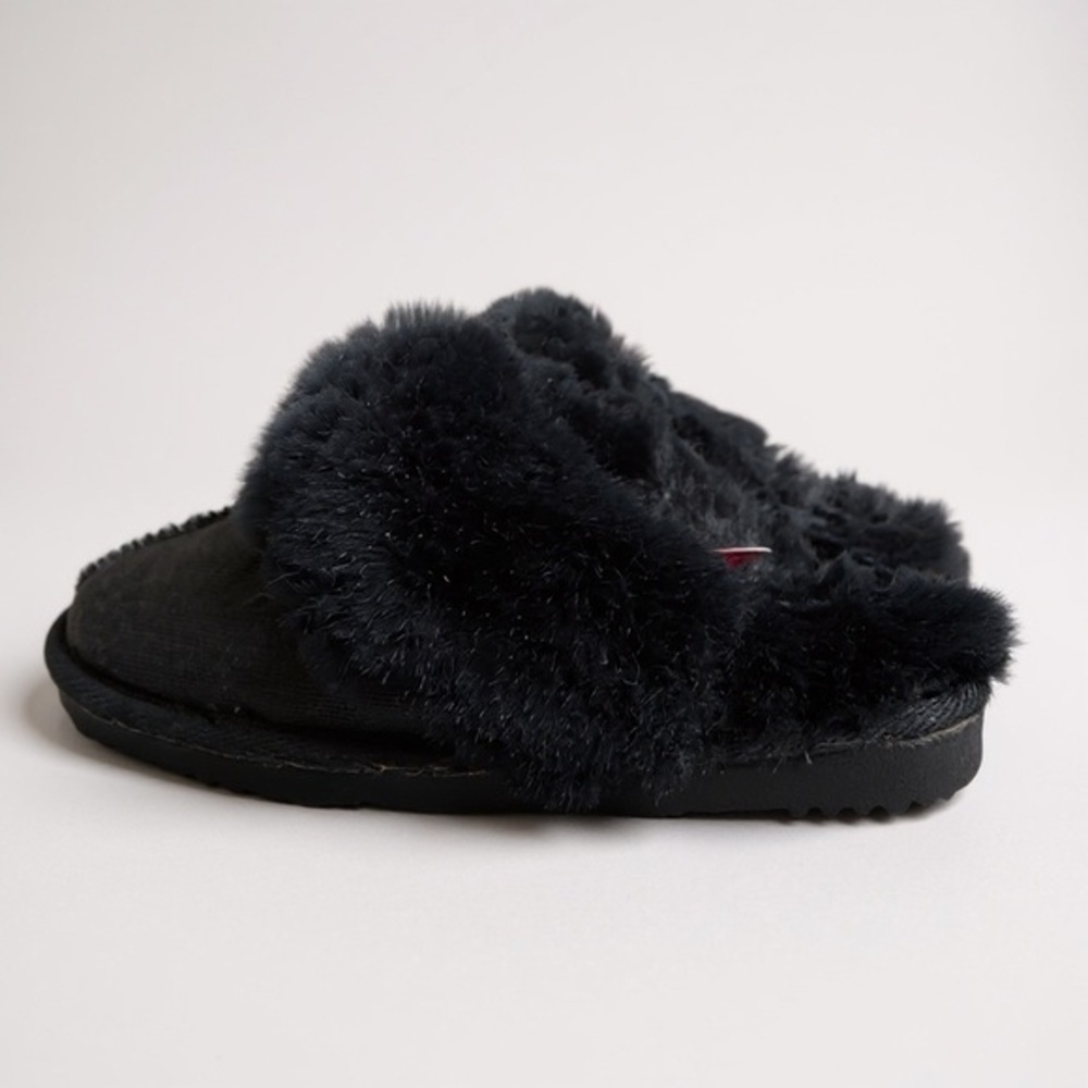 Rockwell Black Fuzzy Faux Fur Slippers Women’s Size Small (Approx. 6)